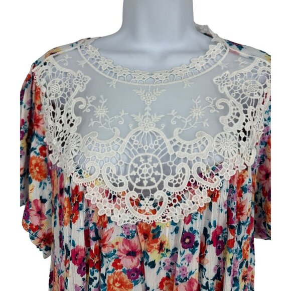 Torrid Short Sleeve Keyhole Neck Crinkle Gauze Crochet Detail Top Size L - Picture 2 of 8